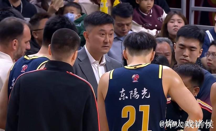 央视直播！CBA焦点对决来袭，徐杰火线复出，杜锋要给丁伟上一课